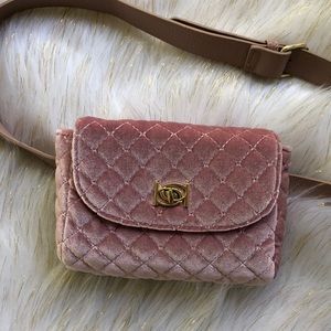 💕Bebe velvet belted waist bag